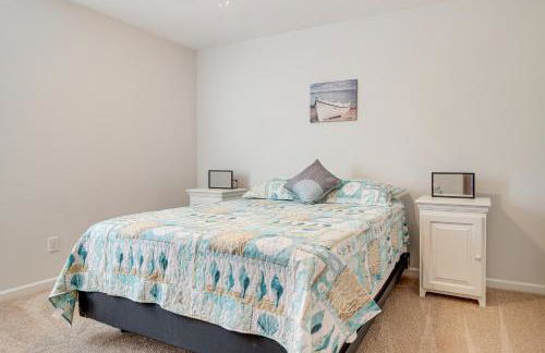 Dog-Friendly Home with Pool Access Near Oak Island! - Foto 17