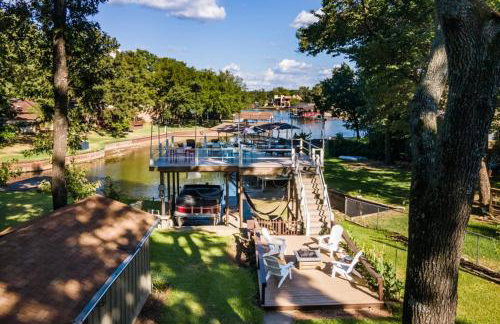 The Susser Estate with Dock Hot Tub Game Room - Foto 32