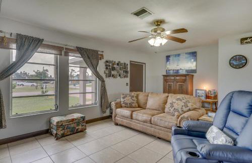 Canal-Front Retreat w/ Heated Pool & Hot Tub! - Foto 3
