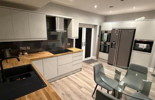 2 Bed house - Brighouse close to McDonalds and B&M - Foto 3