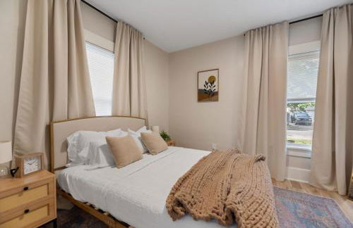 Beautiful 2 Bed 1 Bath home near College Hill - Photo 29