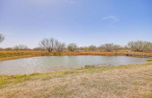 Hike, Hunt and Fish Pet-Friendly Studio in Dilley! - Photo 25