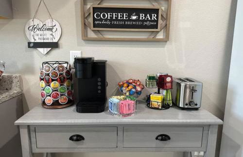 Brand New! Charming and Cozy Too - Foto 21