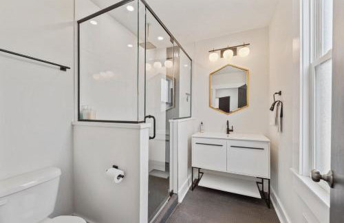 3BR Stylish Retreat, Minutes from Downtown Pittsburgh, Free 3-Car Parking - Foto 10