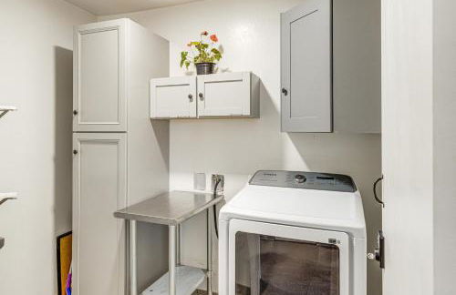 1 Mi to Rabobank Arena Home with Gazebo! - Photo 25