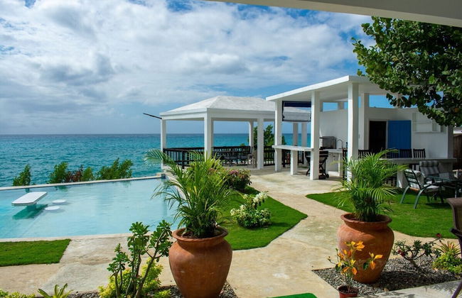 The W Villa 5 B R Oceanfront w Staff - Photo 32