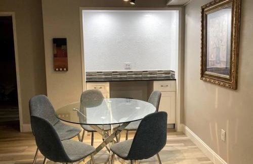 Oceanview on SAND located in Ocean Manor Resort Fort Lauderdale Beach 2 bed 2 bath spacious corner unit partial ocean view - Foto 5