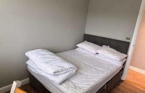 Pet-friendly - 2 Bedrooms Bungalow hot tub Parking - Foto 45