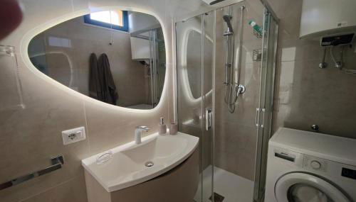 Apartment - Sleeps 4 - Pool - Parking - Foto 2