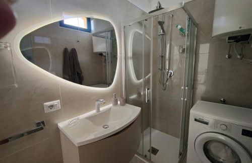 Apartment - Sleeps 4 - Pool - Parking - Foto 2