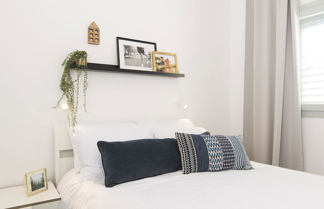 Bauhaus Boutique by TLV2rent - Photo 1