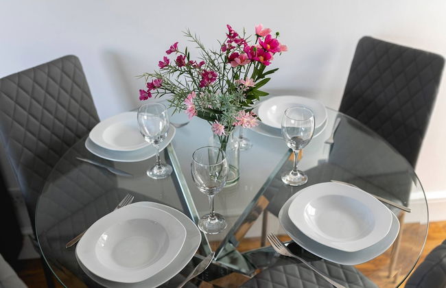 Skyvillion - Enfield 4bed House W Garden & Parking - Photo 38