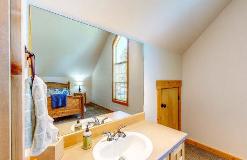 Gateway to Crater Lake! Resort Retreat with Pool - Foto 24