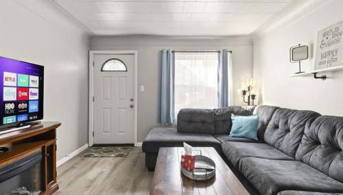 Great Location! Cozy Home with Huge Backyard - Foto 2