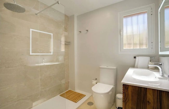 Coastal Retreat-sleeps 8, Sea View, Pool & Parking - Foto 9