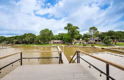 Private Dock and Deck Eagle Mountain Lake Retreat! - Photo 31