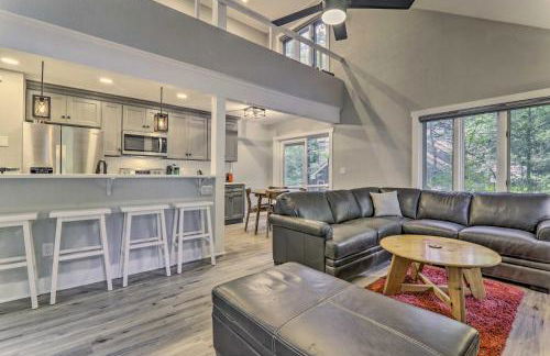 Unwind Fireside and Walk to Slopes! Poconos Getaway - Foto 7