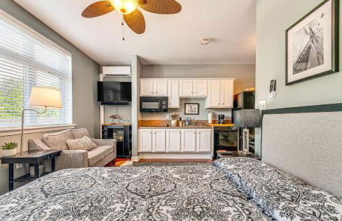 Steps to Smith Mountain Lake Unit with Pool Access! - Foto 1