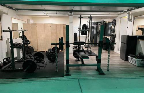 Hot Tub Steam Shower Gym in Charming Family Home! - Photo 3