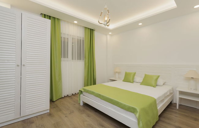 Kybele Suits - Photo 2