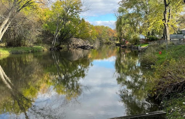 Cozy 3BR Cabin With Hot Tub on Nippersink Creek - Foto 40