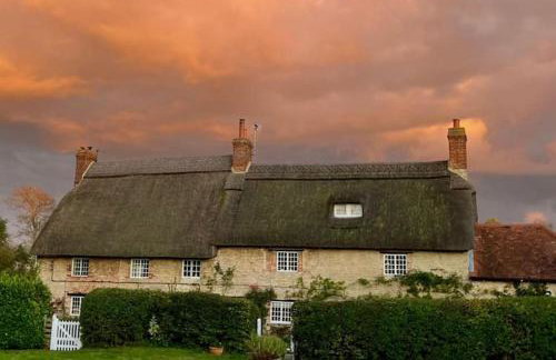 Swan Cottage 2-Bedroom-Netflix-Parking-Nature-Canal - Photo 38