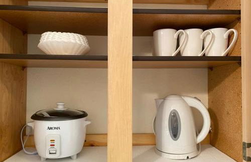 HOT TUB! King Bed-Firepitt-Near Airport& Freeway - Foto 27