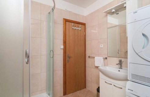 Five-Bedroom Holiday Home In Donji Humag - Photo 38