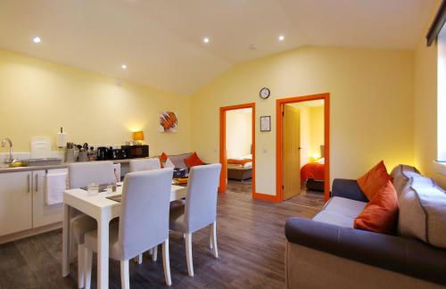 Fun holiday lodges in historic walled garden near Falkirk, Heart of Scotland Holidays - Foto 11