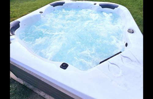 Opulent 5 bedroom Retreat with Hot tub and Entertainment - Foto 1