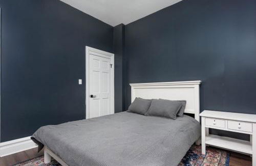 Flats on Front - Riverfront Gem Fast Wi-Fi 2F - Foto 10