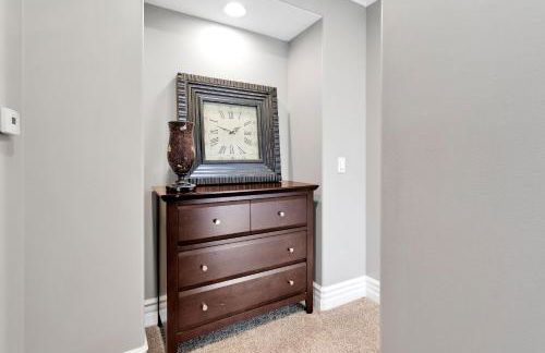 Beach Escape with Patio! 2 Min Walk to Sand & Surf - Foto 42