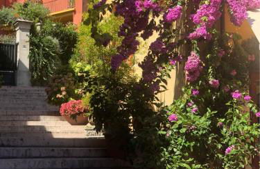 La Verbena a fianco del Vittoriale, vista piscina, 10 minuti a piedi dal lungo lago - Foto 11