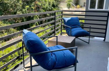 The Arts House - Private and Gated Home in Silver Lake with Pool & Views - Photo 11