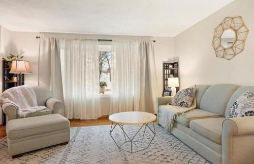 Elegant New England Home with Private Pool - Foto 2