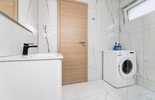 VILLA GEORGE z ogrevanim bazenom in vrtno kuhinjo - Foto 31