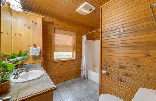 Lake Eufaula Cabin with Hot Tub and Large Deck - Foto 20