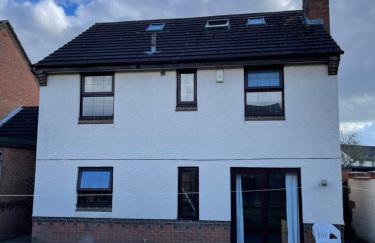 Large, 3 Floors, Quiet, Sleeps 16, 4 Bathrooms, 5 Parking, Semi rural Leicester - Foto 7