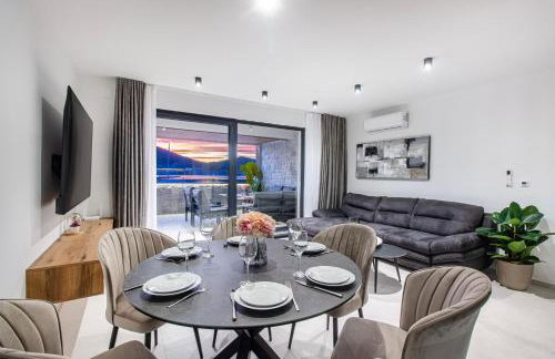 Seafront Villa Kupinica with heated Pool - Foto 4