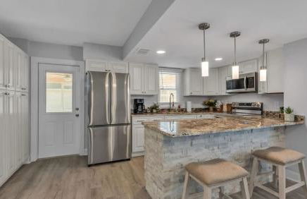 6 Bedroom with Guest House Walk to Lake & Shops - Foto 10