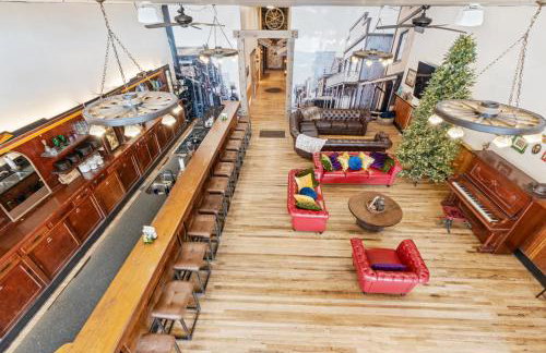 Historic Yellowstone Saloon - Foto 75