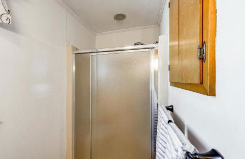 Waterfront Family Home with Seasonal Dock in Lincoln - Foto 16