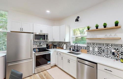 Forest Views and Grill! Lynchburg Treehouse Retreat - Foto 7