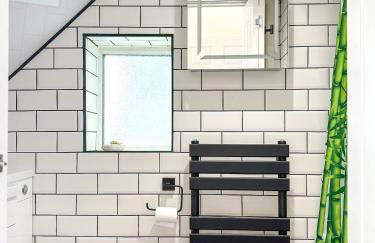 Modern Family Home near Reculver - Sleeps 8 - Pets Friendly! - Photo 16