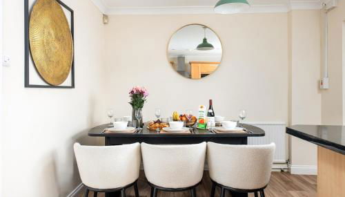 NEW Business & Long Stays- Sleeps7-by FabAccommodation - Foto 5