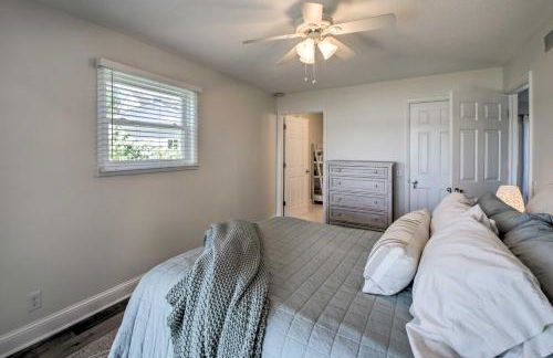 Benton Harbor Lake House with Dock and Fire Pit! - Foto 12