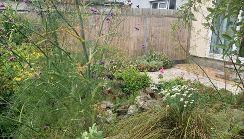 2 Bed-Sleeps 4-Parking-Pets-10 min walk to Beach - Foto 2