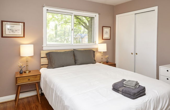 Prime Location! 5BR in Quaint Neighborhood! - Foto 3