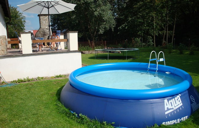 Serene Holiday Home in Mladé Buky with Private Pool and Trampoline - Foto 14