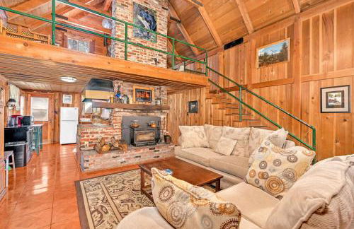 Rustic Knotty Pine - Minutes to the Water! - Photo 2